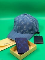 طقم رجالي كاب + بوك من ماركة لويس فيتون ( Louis Vu...