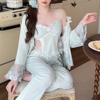 بيجاما الأنوثة من القطيفة الفاخرة وتفاصيل أنيقة مك...