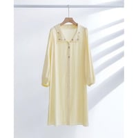 قميص ليموني أكمام طويلة مزيّن بنقشات الورد وأزرار...