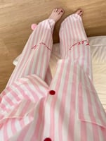 بيجاما أنثوية مخططة بتفاصيل أنيقة