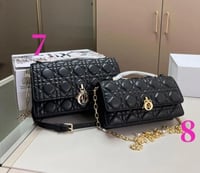 أسود