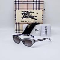 نظارة شمسية نسائية من ماركة بربري