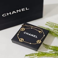 اسواره انيقة من ماركة شانيل