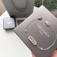 اسوارة نسائية من ماركة ميسيكا