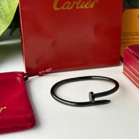 اسوارة نسائية من ماركه كارتير