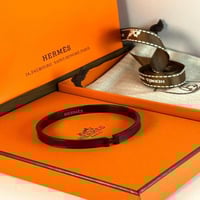 اسوارة من ماركة هرمس Hermès