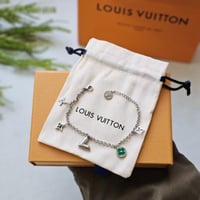 اسوارة انيقة من ماركة الفي LV