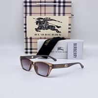 نظارة شمسية نسائية من ماركة بربري