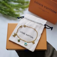 اسوارة انيقة من ماركة الفي LV