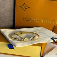 أسوارة نسائية انيقة - من ماركة لويس فيتون