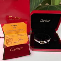 سوارة من ماركة كارتير