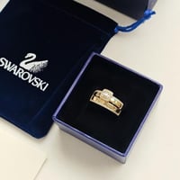 خاتم نسائي انيق من سواروفسكي - ذهبي