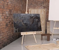 لوحة خيول فخمة بالفن التجريدي .