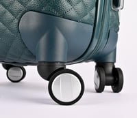 حقيبة سفر جلد اخضر