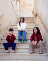 بلوفر بكم تعلو ومنكم تنتظر