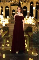 فستان خمري بياقة لؤلؤية ملكية