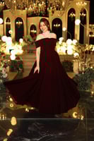 فستان خمري بياقة لؤلؤية ملكية