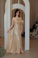 فستان ذهبي براق بكتف واحد وقصة درابية أنثوية