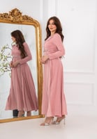 فستان ناعم وردي بأكمام طويلة