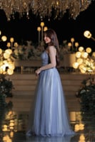 فستان أزرق سماوي بتطريز فاخر ولمسة ملكية