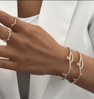 طقم أساور حب مع خاتم مطليه ومزينه بالزريكون