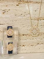 طقم ناعم مغطى بالزريكون ومزين باللؤلو