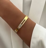 إسوارة مستوحى من ماركة ميسيكا مطلية بالذهب .