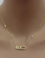 سلسال بتصميم مستوحى من ميسيكا مطلي ذهب .