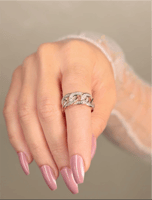 خاتم عريض مغطى بأحجار الباغت مفتوح مطلي ذهب .