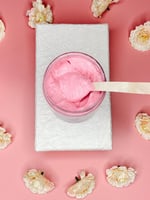 لوشن اللمسة المخملية يحتوي على الزبدات والمرطبات ا...