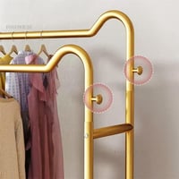 علاقة ملابس معدني بتصميم ذهبي فاخر مع أرفف متعددة...