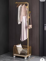 علاقة وحامل ملابس معدني بتصميم عصري مع سلة تخزين -...