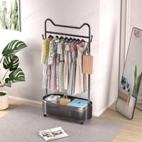 علاقة ملابس اسود فاخرة بسلة تخزين تجمع بين الأناقة...