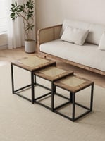 طقم طاولات جانبية مربعة بتصميم عصري ولمسة طبيعية”