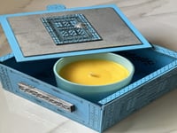 شمعه العسل الطبيعي بروائح منعشه وصندوق خشبي مصنوع...