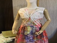 فستان نسائي