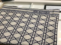 بطانية ديور مواليد