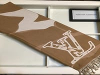 شال لويس فيتون