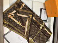 سكارف لويس فتون