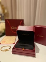 اسورهة كارتير ذهبي