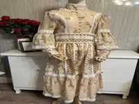 فستان نسائي