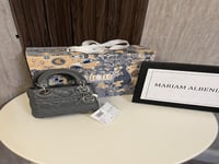 حقيبة ديور بناتى