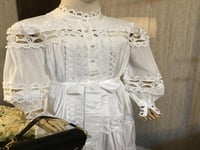 فستان نسائي