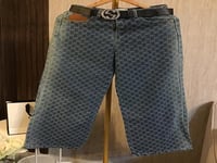 بنطلون قوتشي مع حزام