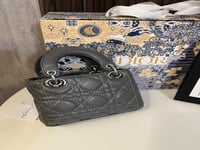 حقيبة ديور بناتى