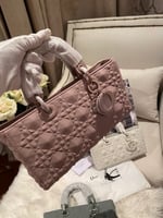 حقيبة ديور ماستر + سكارف هديه بدون ملحقات