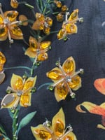 فستان نسائي مشجر مطرز