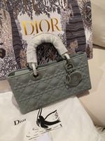 حقيبة ديور ماستر + سكارف هديه بدون ملحقاات