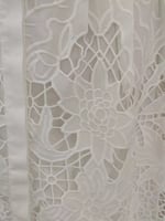 فستان ابيض دانتيل