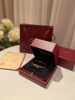 اسورهة كارتير ذهبي